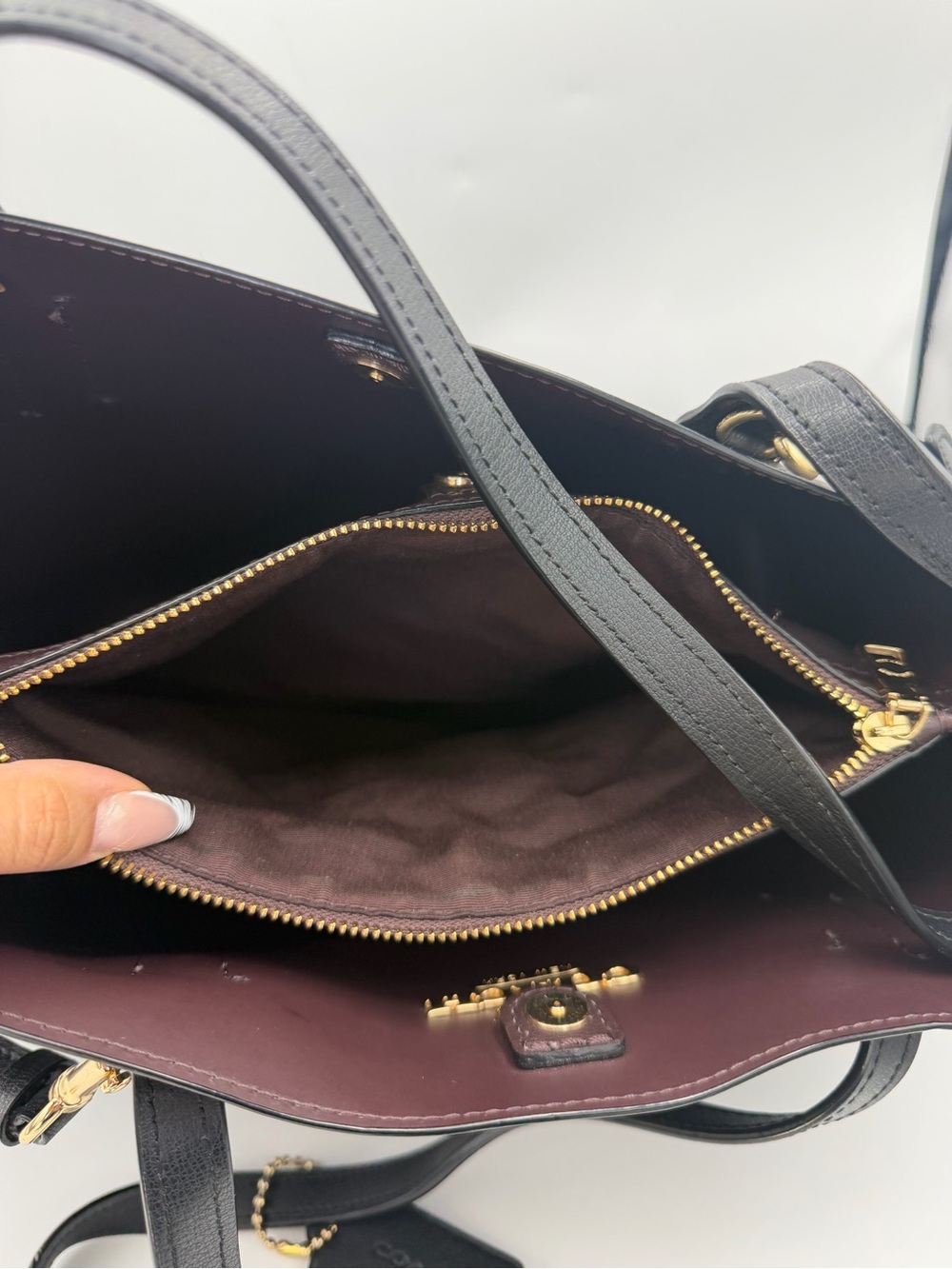 Coach Black Leather Shoulder Bag with Crossbody Strap Gold Logo - Picture 6 of 6